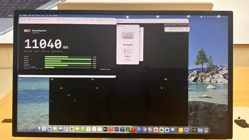 2025 Mac Studio display in a Hong Kong Apple Store showing a Screen Test Pro score of 11040 under benchmark 2.1.0